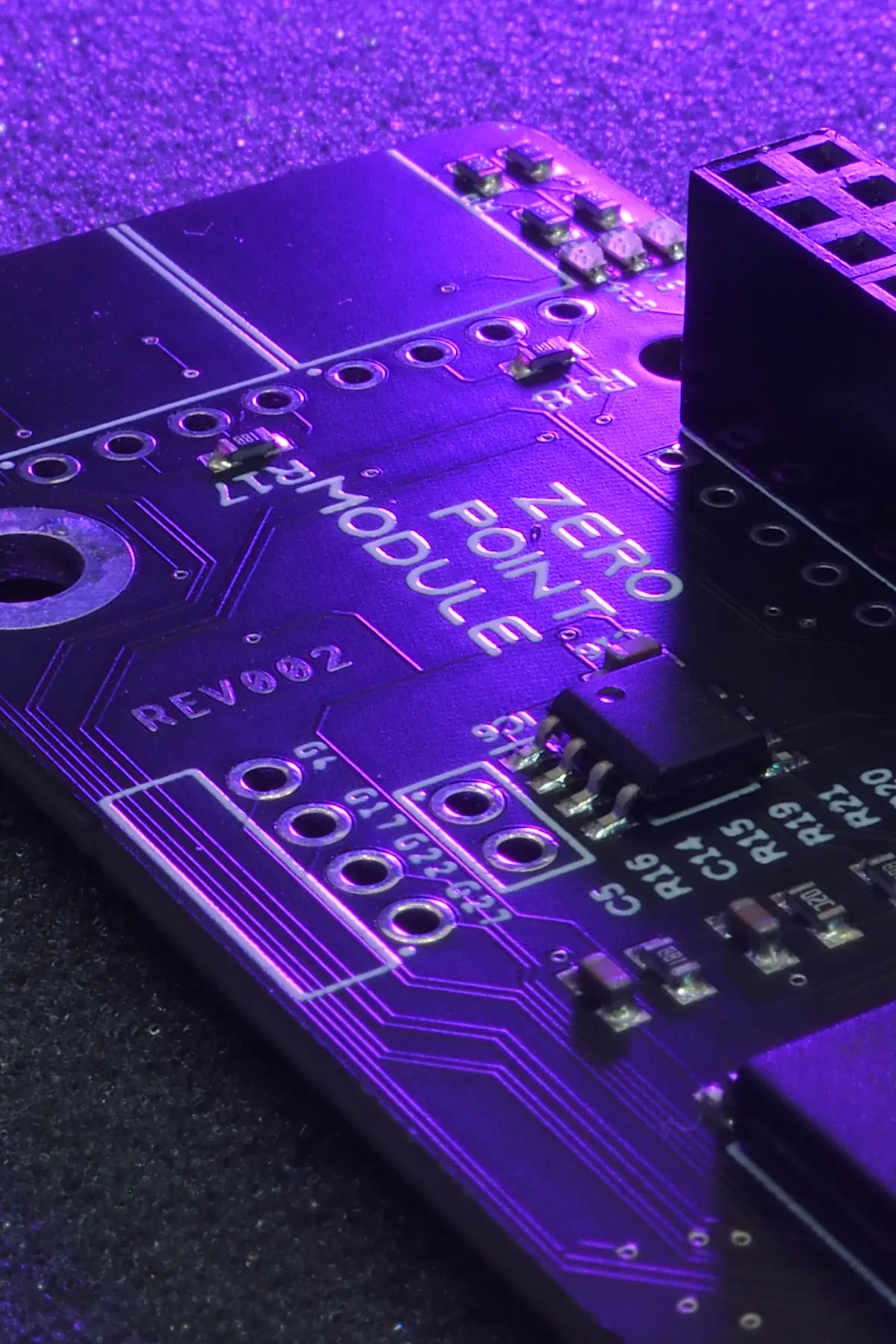 Elektronikentwicklung: dramatische Aufnahme einer komplexen Platine
